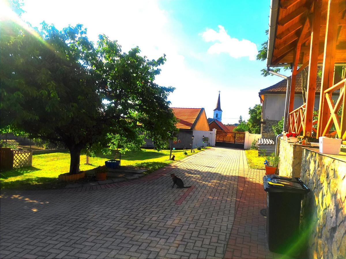 Szandra Vendeghaz Osku Bagian luar foto